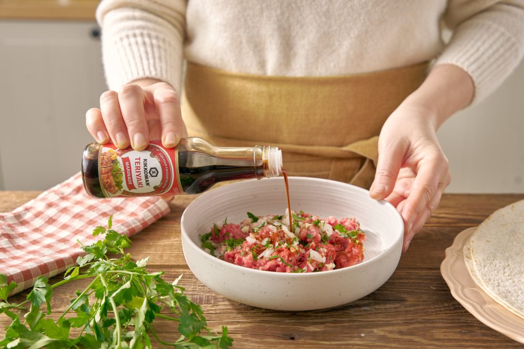 minced meat skewers with tortilla step1