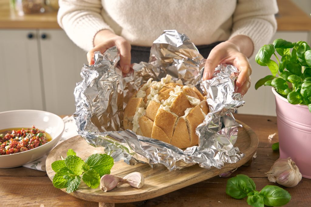 pull apart bread with dipping sauce step2